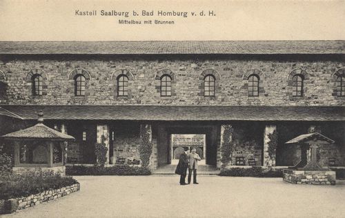 Bad Homburg v. d. Hhe, Hessen: Kastell, Mittelbau mit Brunnen
