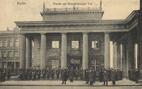 Berlin, Mitte, Berlin: Wache am Brandenburger Tor