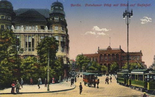 Berlin, Tiergarten, Berlin: Potsdamer Platz mit Blick auf Bahnhof