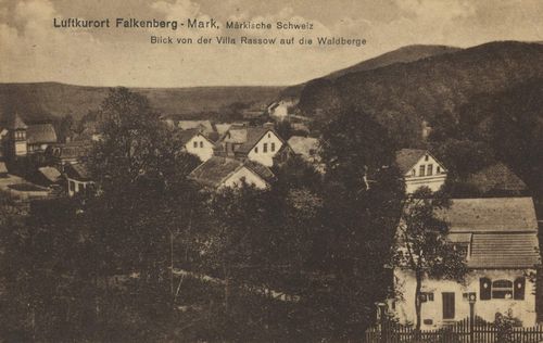 Falkenberg (Mark), Brandenburg: Blick von Villa Rassow auf die Waldberge