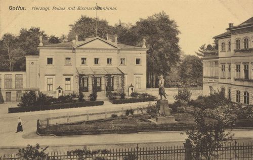 Gotha, Thringen: Herzogl. Palais mit Bismarckdenkmal
