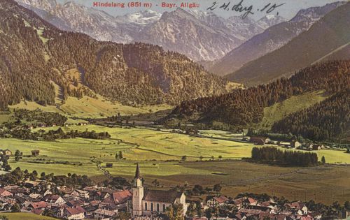 Hindelang, Bayern: Ortsansicht mit Kirche und Bergpanorama