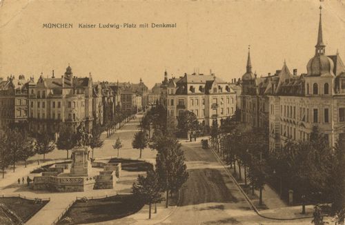 Mnchen, Bayern: Kaiser-Ludwig-Platz mit Denkmal