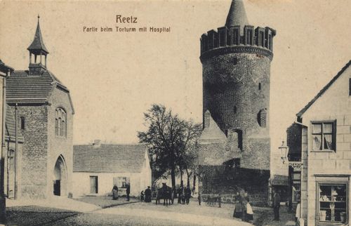 Reetz, Ostbrandenburg: Torturm mit Hospital