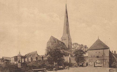 Rostock, Hansestadt, Mecklenburg-Vorpommern: Petrikirche und Petritor