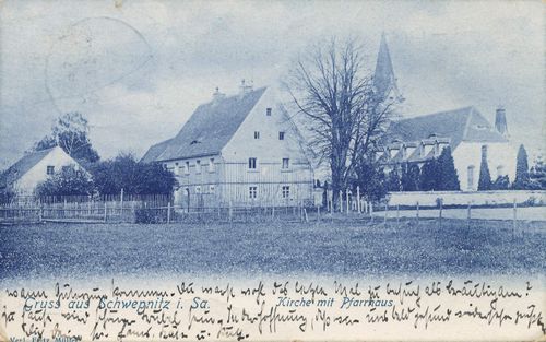 Schwepnitz, Sachsen: Kirche mit Pfarrhaus