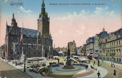 Wuppertal, Nordrhein-Westfalen: Rathaus mit Kaiser-Friedrich-Denkmal und Neumarkt