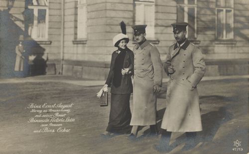 Prinz Ernst August, Prinzessin Victoria Luise und Prinz Oskar