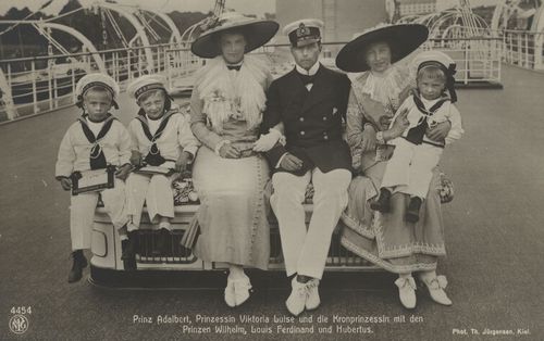 Prinz Adalbert, Prinzessin Viktoria Luise und Familie bei der Dampferfahrt