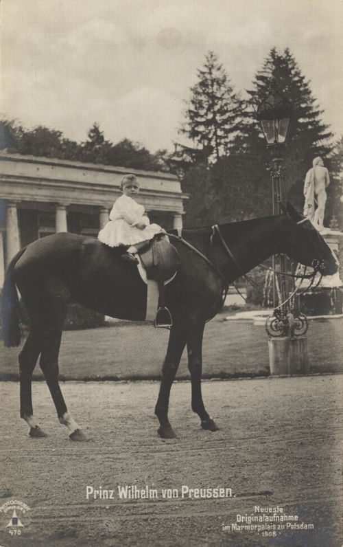 Prinz Wilhelm als Kleinkind auf einem Pferd