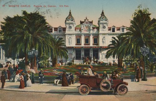 Monte Carlo, Fassade mit vorfahrenden Autos
