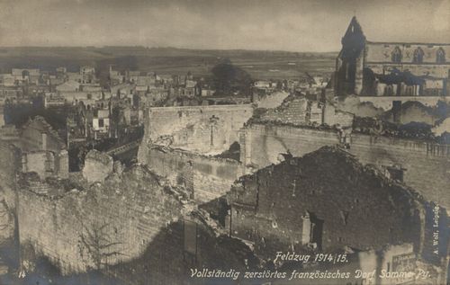 Feldzug 1914/15: Vollstndig zerstrtes franzsisches Dorf Somme-Py.