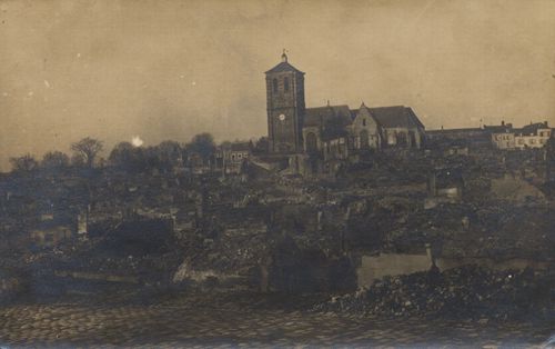 Kirche und zerstörte Gebäude [5]