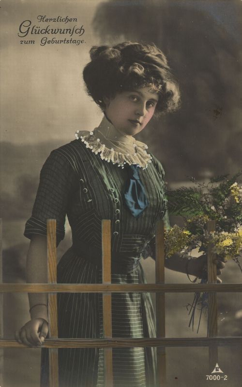 Frauenporträt mit Blumenstrauss
