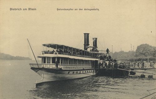 Biebrich am Rhein, Salondampfer an der Anlegestelle