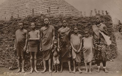 Zulu-Kinder und Frau