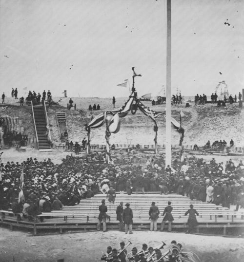 Brady, Mathew B.: Hochziehen der Fahne bei Fort Sumter