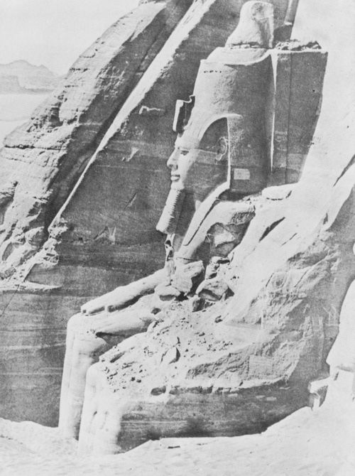 Camp, Maxime du: Eine der vier riesigen Bildsulen Ramses II. am groen Tempel von Abu Simbel