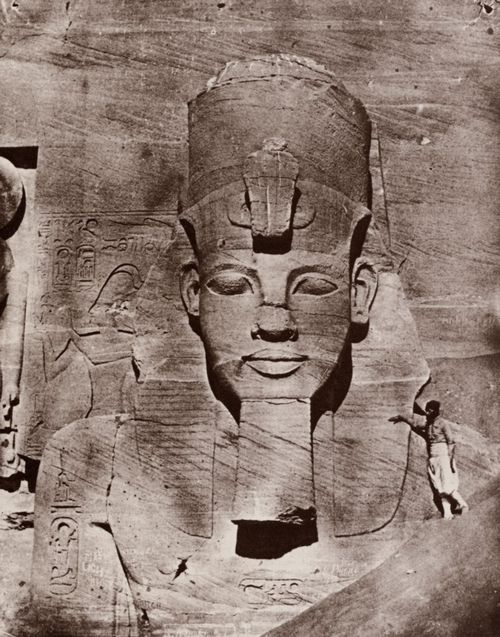 Camp, Maxime du: Koloss an der Fassade des Tempels von Ramses II.