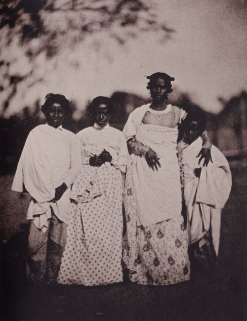 Charnay, Claude-Joseph Dsire: Madagaskar – Betsimisarakafrauen