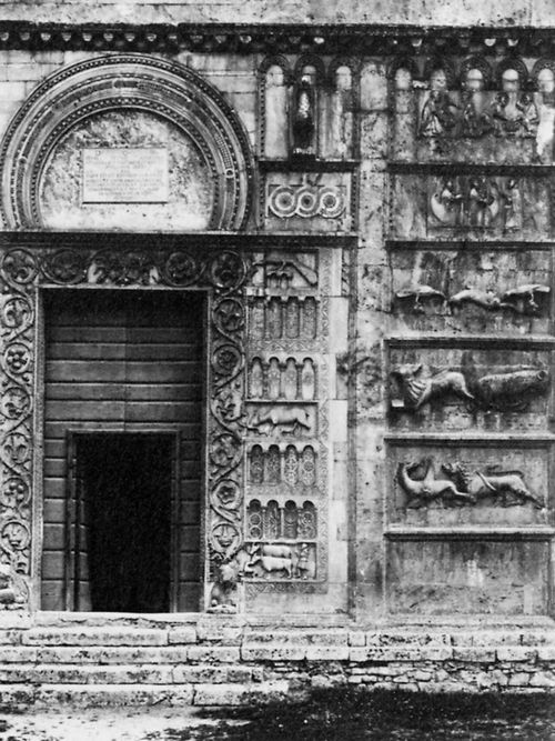 Gebrder Alinari: Detail der Vorderseite von San Pietro, Spoleto