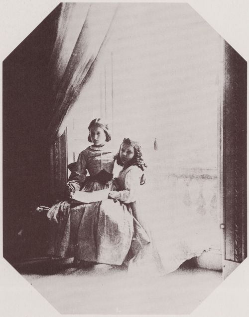 Hawarden, Clementina: Zwei Mädchen lesen vor der Balkontür