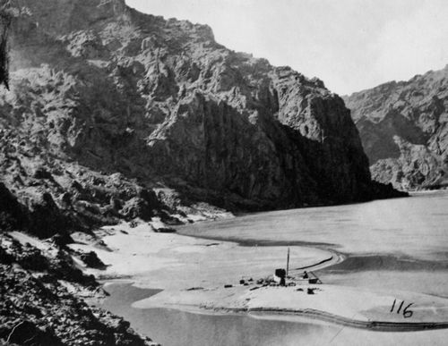 O'Sullivan, Timothy H.: Der Black Canyon am Colorado Fluss, mit O'Sullivans Boot, der »Picture«