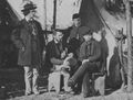 O'Sullivan, Timothy H.: Falmouth, Virginia, Gruppe vor einem Zelt