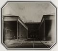 Stelzner, Carl Ferdinand: Blick in das Bahnhofsgebäude von Norden, Altona