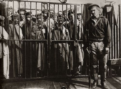 Tschechow, Anton: Der Kfig der Strafgefangenen auf dem Frachtdampfer »Petersburg«, der sie nach der Insel Sachalin deportiert