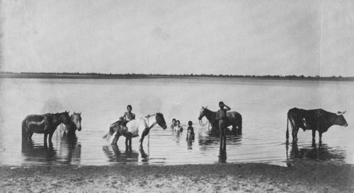 Paraguayischer Photograph um 1885: Bad im Fluss