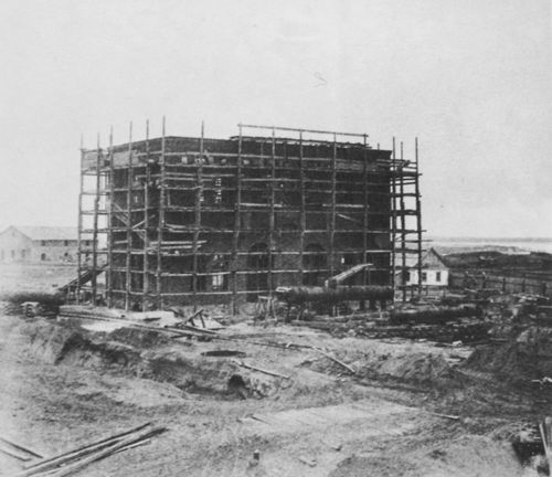 Russischer Photograph um 1887: Bauarbeiten fr eine Fabrikanlage der Metallurgischen Gesellschaft von Sdrussland, Dnjepr-Region