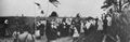 Russischer Photograph um 1900: Bei religisen Prozessionen an hohen Feiertagen, an den Namenstagen betimmter Heiliger oder zu greren jahreszeitlichen Anlssen wurde eine Ikone der Heiligen Jungfrau durch das Dorf oder ber die Felder getragen