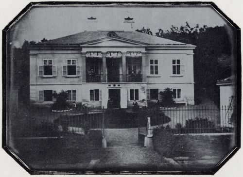 sterreichischer Photograph um 1845: Biedermeiervilla in einem Vorort Wiens