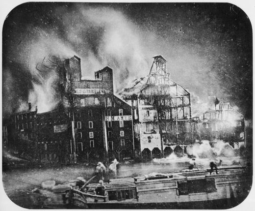 Amerikanischer Photograph um 1853: Brand von Mhlen in Oswego (Staat New York)
