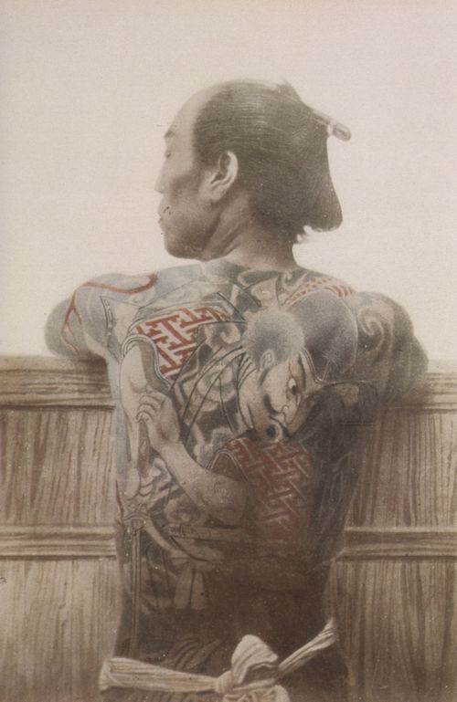 Japanischer Photograph um 1880: Ttowierung auf der Haut