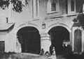 Russischer Photograph um 1885: Das Hoftor eines Mnchsklosters