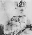 Russischer Photograph: Das Schlafzimmer der »Njanja« im Landhaus der Trubezkojs