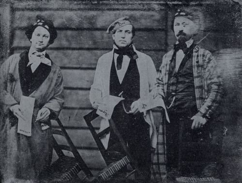 Österreichischer Photograph: Der Komponist Franz von Suppé mit zwei Unbekannten