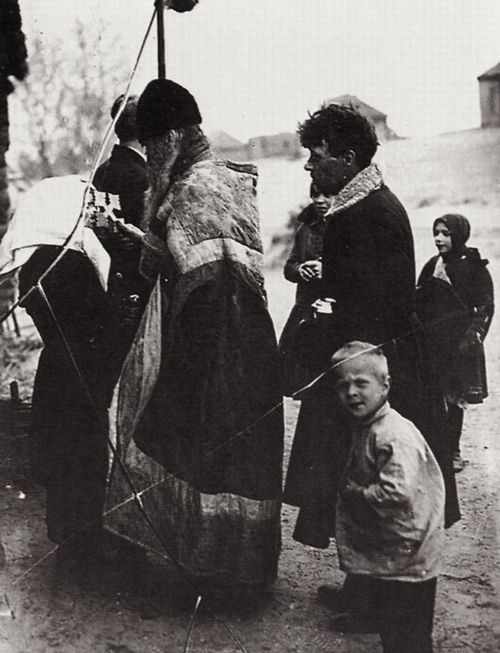 Russischer Photograph um 1904: Der Segen des Popen