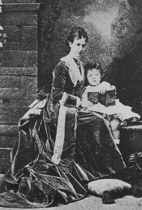 Russischer Photograph um 1873: Die Kaiserin Maria Fedorowna mit dem spteren Kaiser Nikolaus II.