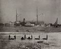 Chinesischer Photograph um 1870: Die U.S.S. Monocacy trockengelegt whrend des Winters in Nordchina