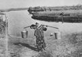 Russischer Photograph: Ein Mdchen holt Wasser vom Fluss
