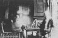 Russischer Photograph um 1900: Eine Schachpartie zwischen Vater und Sohn Ossorguine