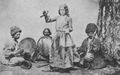 Russischer Photograph um 1865: Eine Zigeunerkapelle und eine Tänzerin