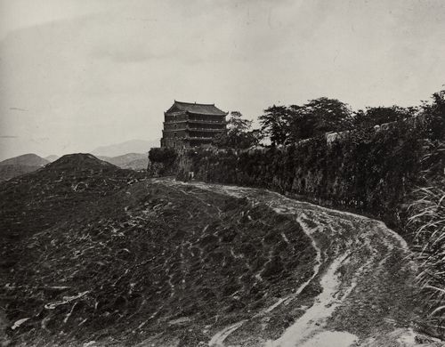 Chinesischer Photograph um 1860: Fnfstckige Pagoda gebaut auf der Mauer von Kanton