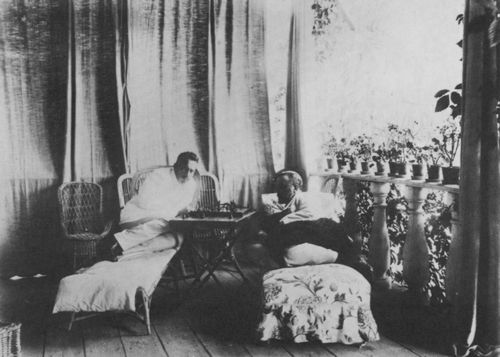 Russischer Photograph: Frst Jewgenij Nikolajewitsch Trubezkoj mit seiner Familie in ihrem Landhaus in Begutschino