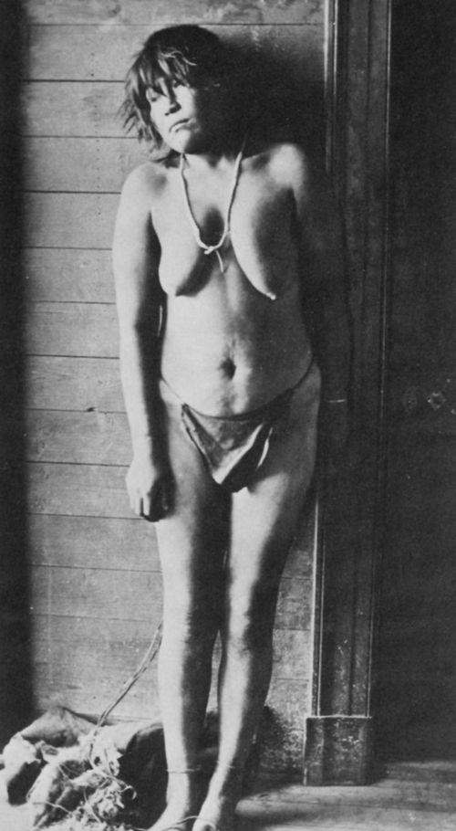 Chilenischer Photograph um 1895: Gefangene Indianerin
