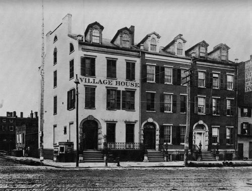 Amerikanischer Photograph um 1885: Hudson Street bei der Bank Street