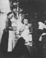 Russischer Photograph um 1895: Kindermdchen mit ihren Schtzlingen